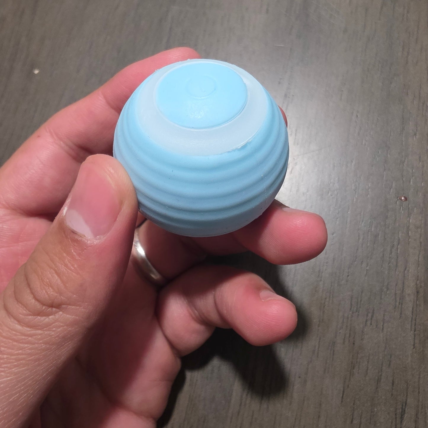 Balle interactive pour chat